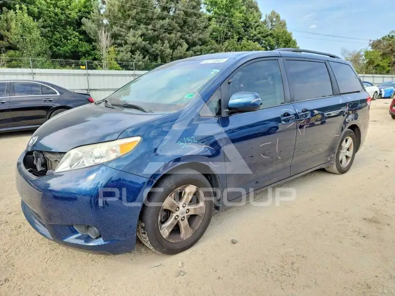 2011 Toyota SIENNA фото
