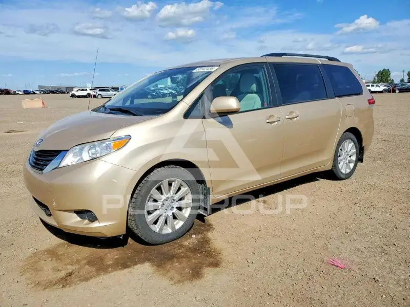 2011 Toyota SIENNA фото