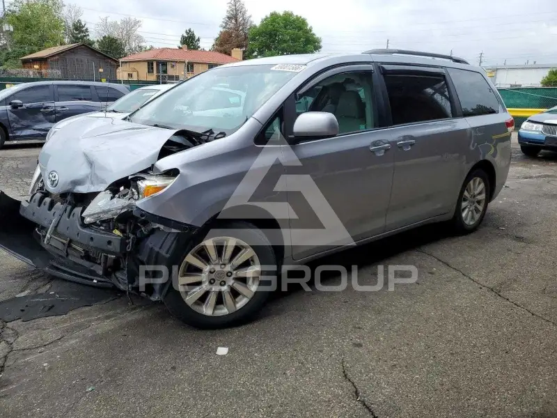 2011 Toyota SIENNA фото