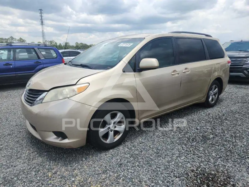 2011 Toyota SIENNA photo