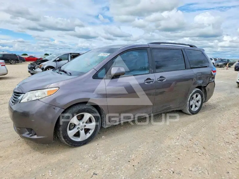 2011 Toyota SIENNA фото