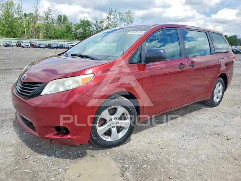 2011 Toyota SIENNA photo