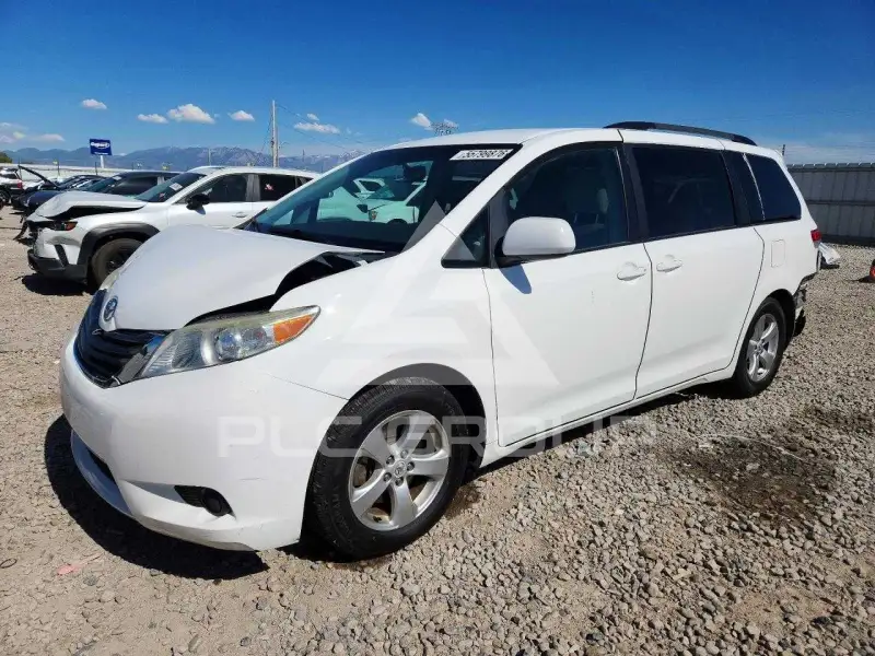 2011 Toyota SIENNA photo