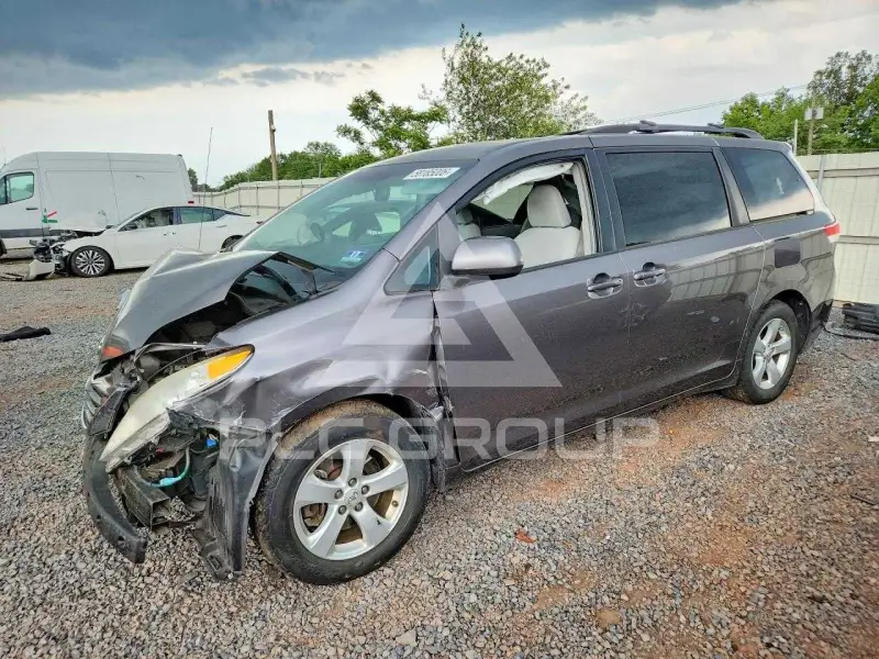 2011 Toyota SIENNA фото