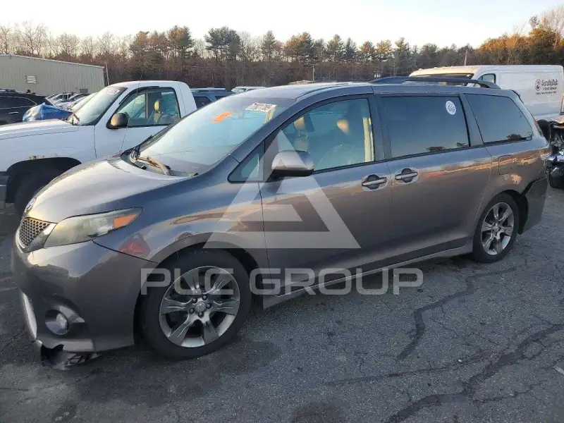2011 Toyota SIENNA фото