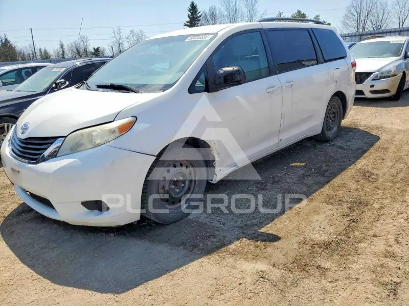 2011 Toyota SIENNA photo