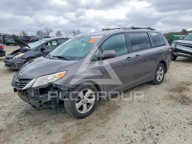 2011 Toyota SIENNA фото