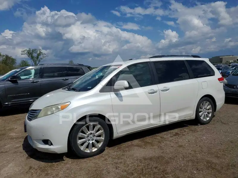 2011 Toyota SIENNA фото