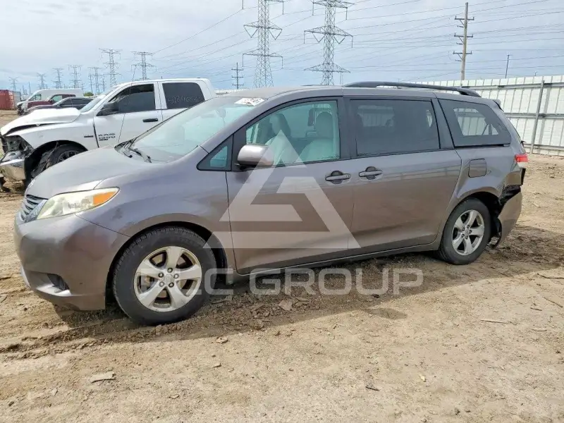 2011 Toyota SIENNA фото