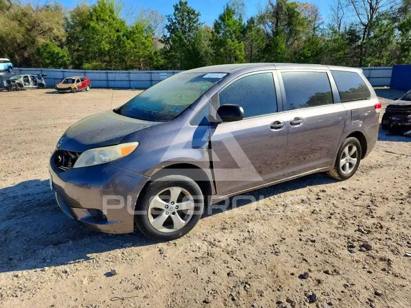2011 Toyota SIENNA photo