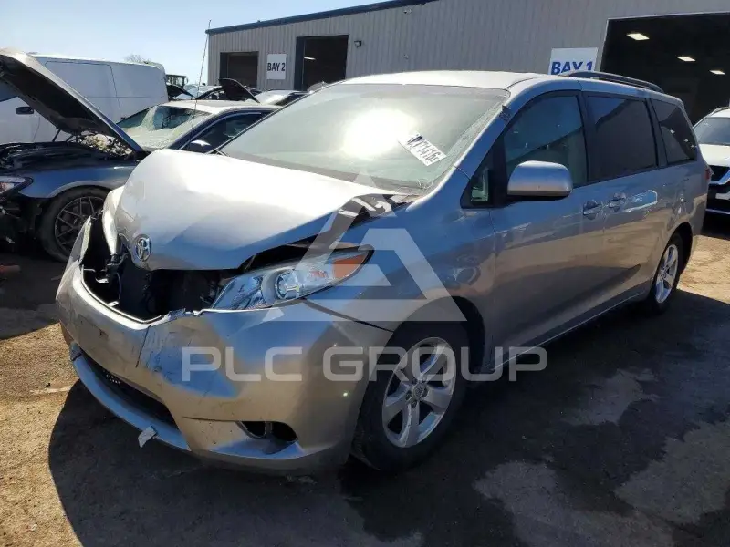 2011 Toyota SIENNA фото