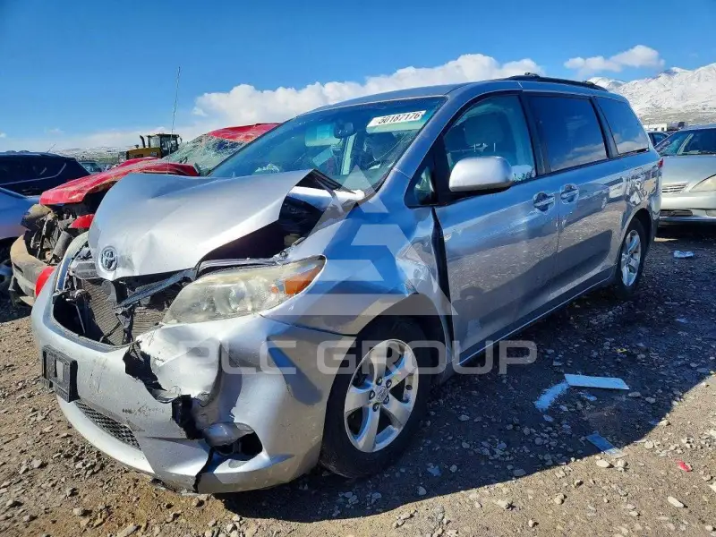 2011 Toyota SIENNA фото