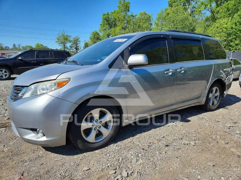 2011 Toyota SIENNA фото