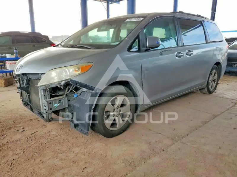 2011 Toyota SIENNA фото