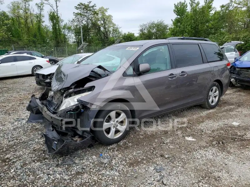 2011 Toyota SIENNA фото