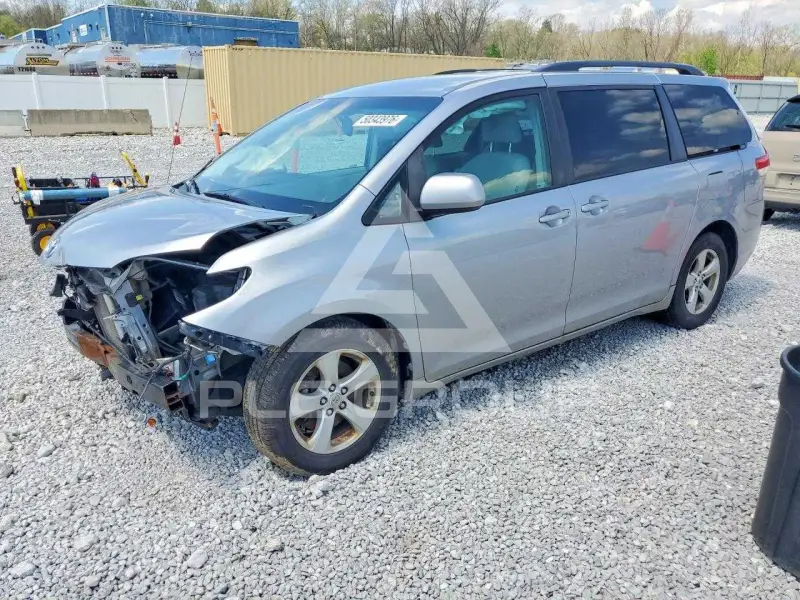 2011 Toyota SIENNA фото