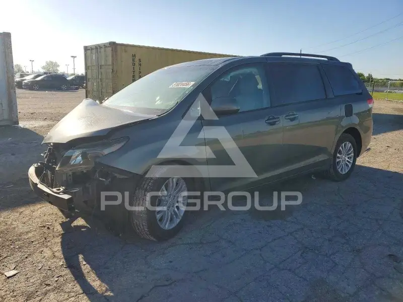 2011 Toyota SIENNA фото