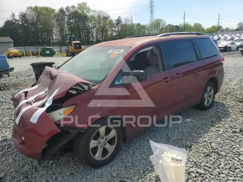 2011 Toyota SIENNA фото