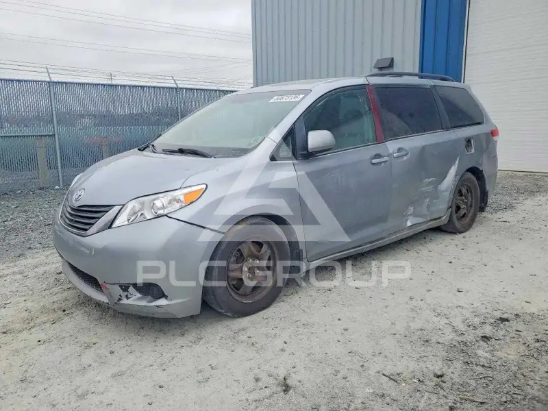 2011 Toyota SIENNA photo