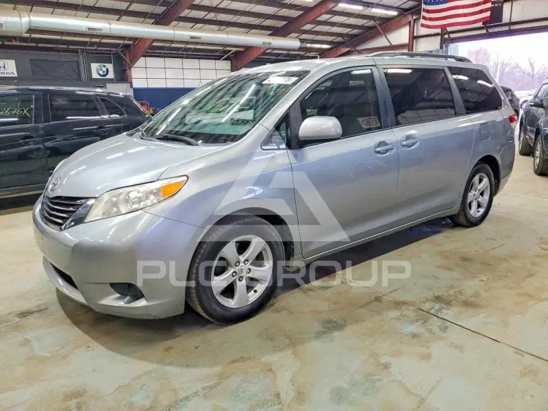 2011 Toyota SIENNA фото