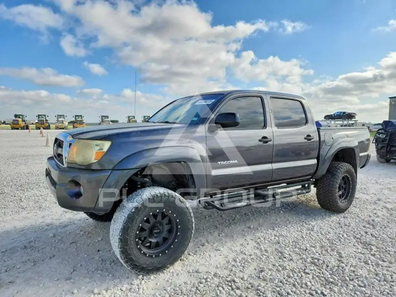 2011 Toyota TACOMA photo