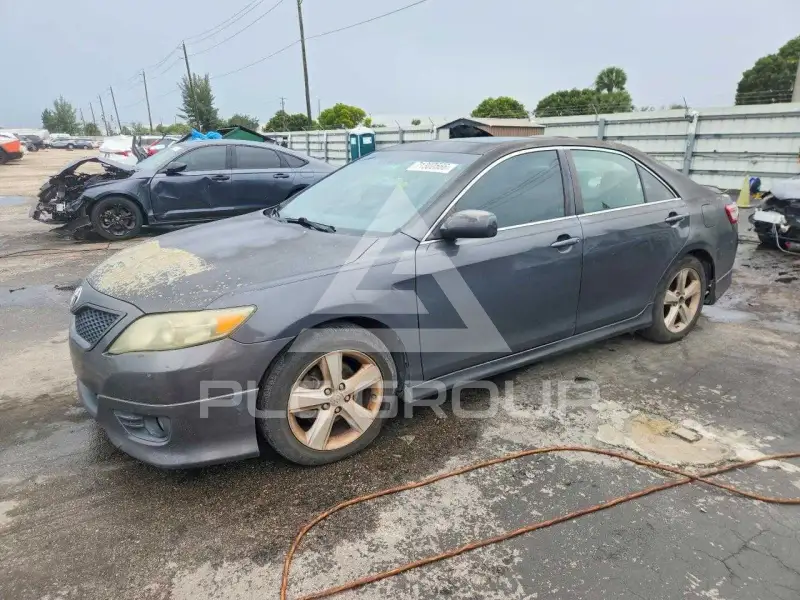 2011 Toyota CAMRY фото