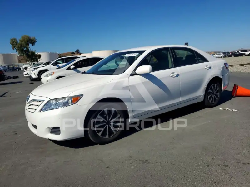 2011 Toyota CAMRY фото