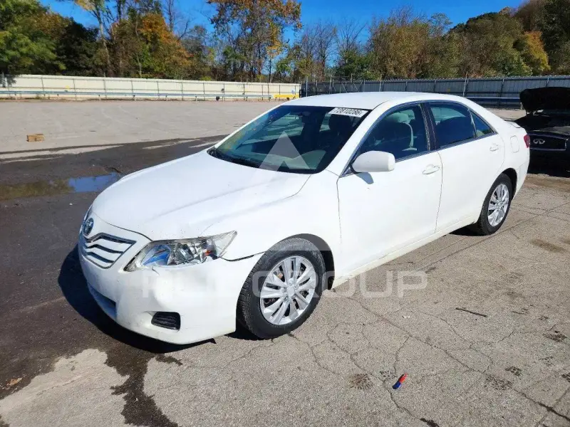 2011 Toyota CAMRY фото
