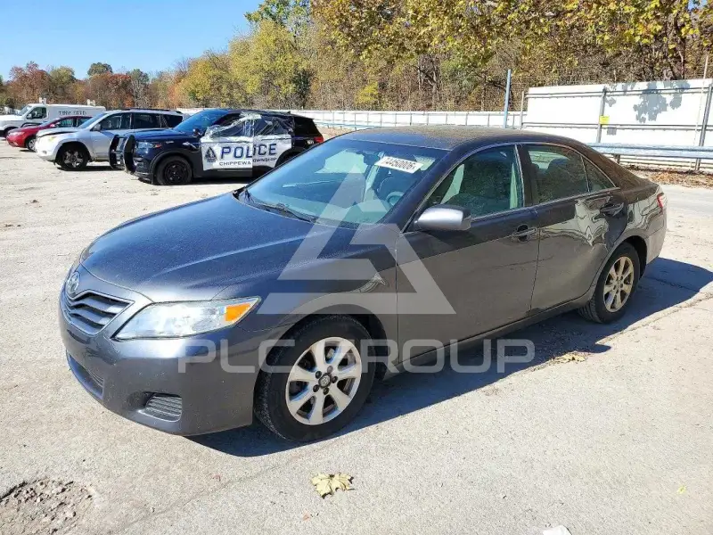 2011 Toyota CAMRY фото