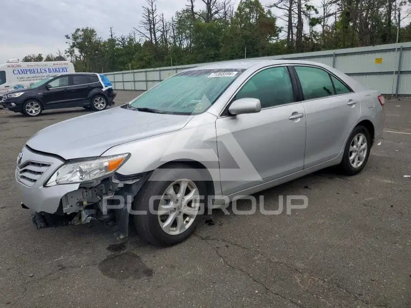 2011 Toyota CAMRY фото