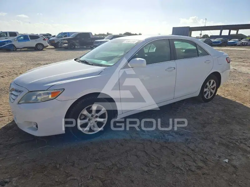 2011 Toyota CAMRY фото