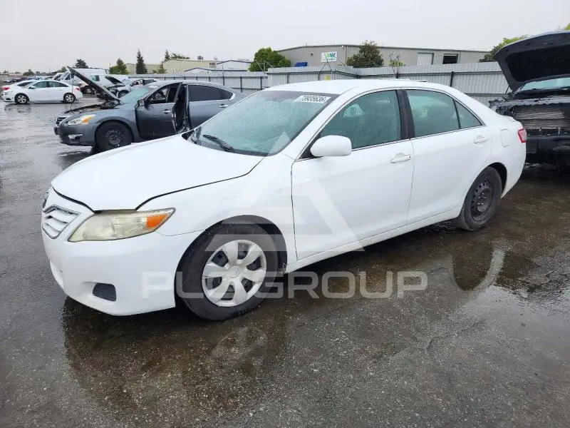 2011 Toyota CAMRY фото