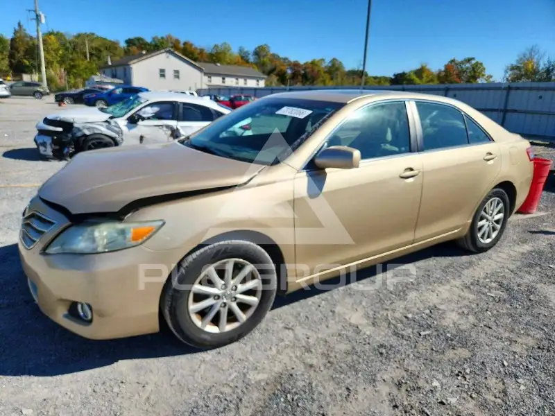 2011 Toyota CAMRY фото