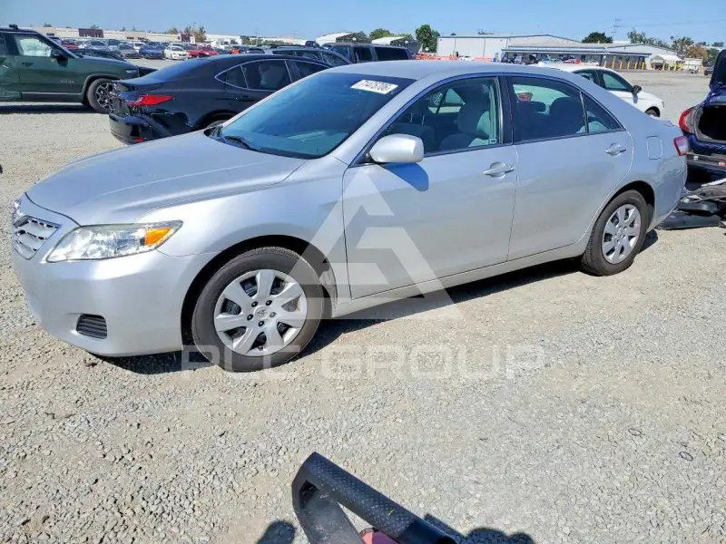 2011 Toyota CAMRY фото