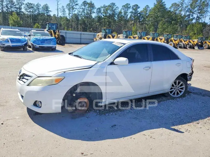 2011 Toyota CAMRY фото