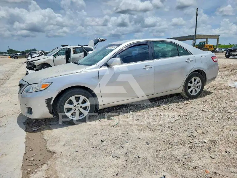 2011 Toyota CAMRY фото
