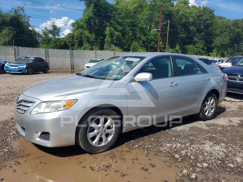 2011 Toyota CAMRY фото