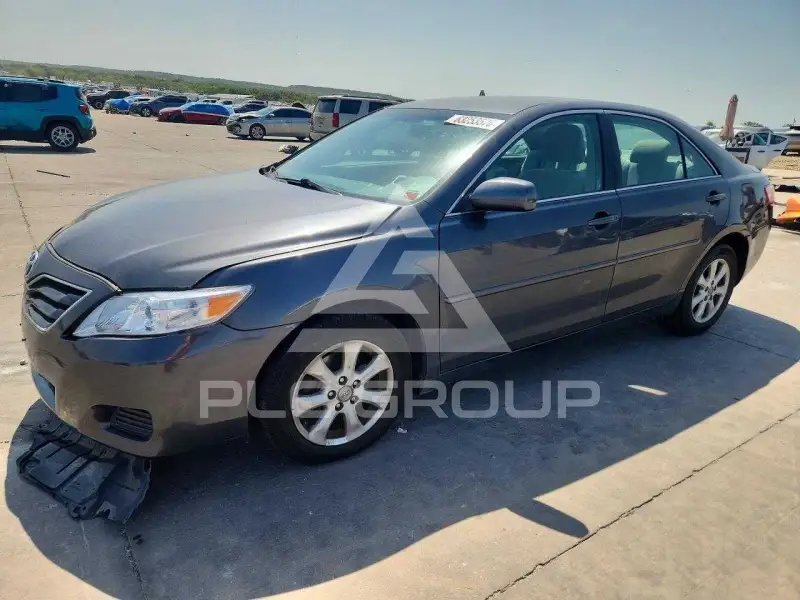 2011 Toyota CAMRY фото