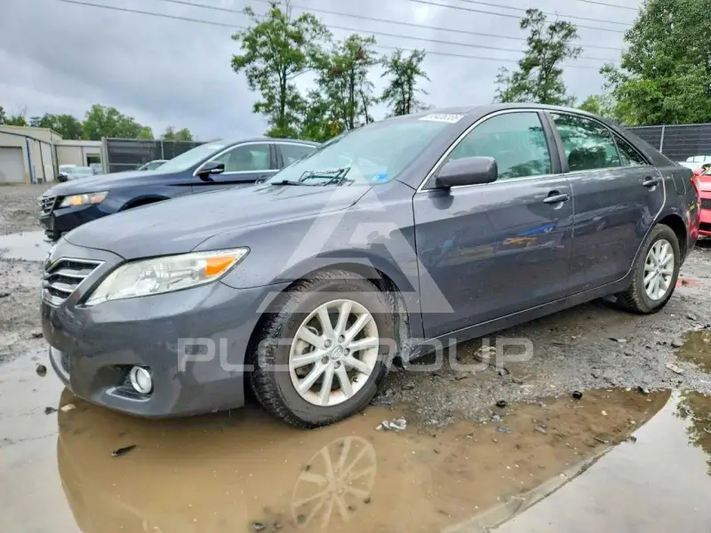 2011 Toyota CAMRY фото