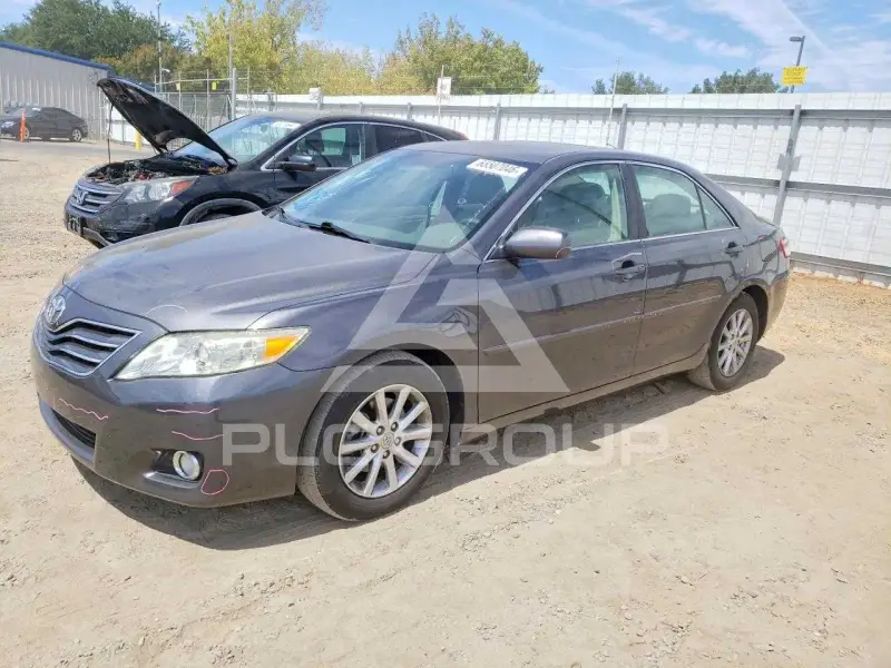 2011 Toyota CAMRY фото