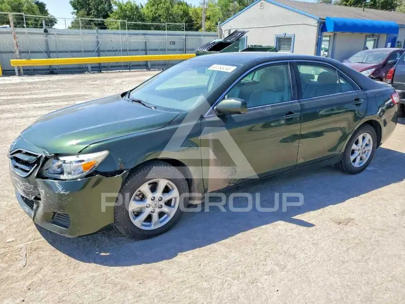 2011 Toyota CAMRY фото