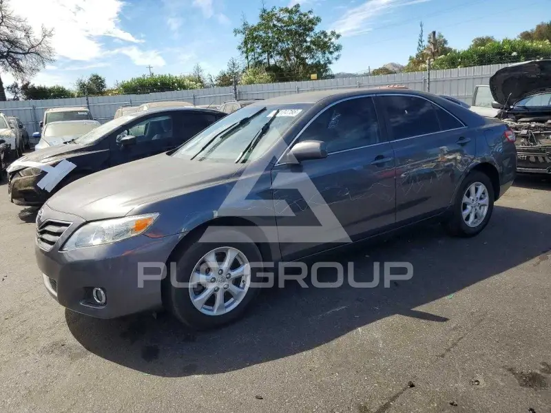 2011 Toyota CAMRY фото