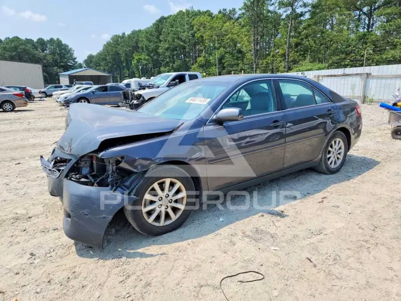 2011 Toyota CAMRY фото