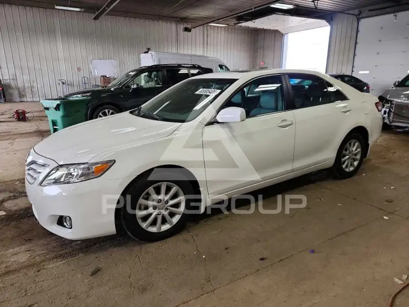 2011 Toyota CAMRY фото