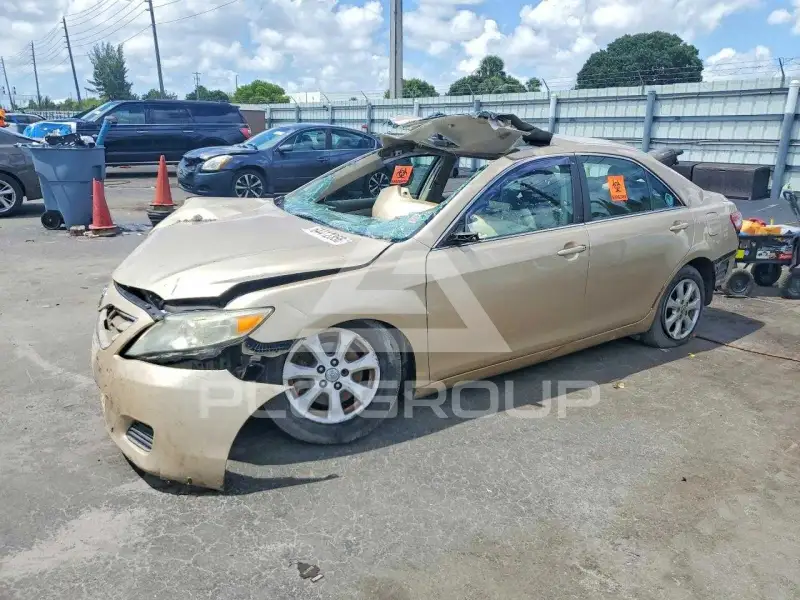 2011 Toyota CAMRY фото