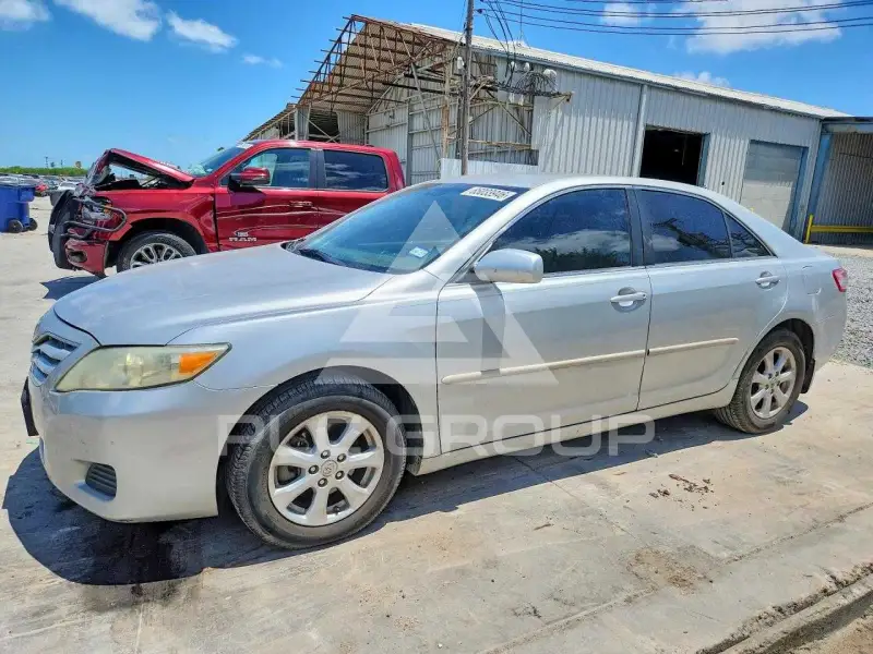 2011 Toyota CAMRY фото