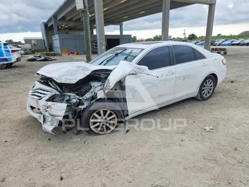 2011 Toyota CAMRY фото