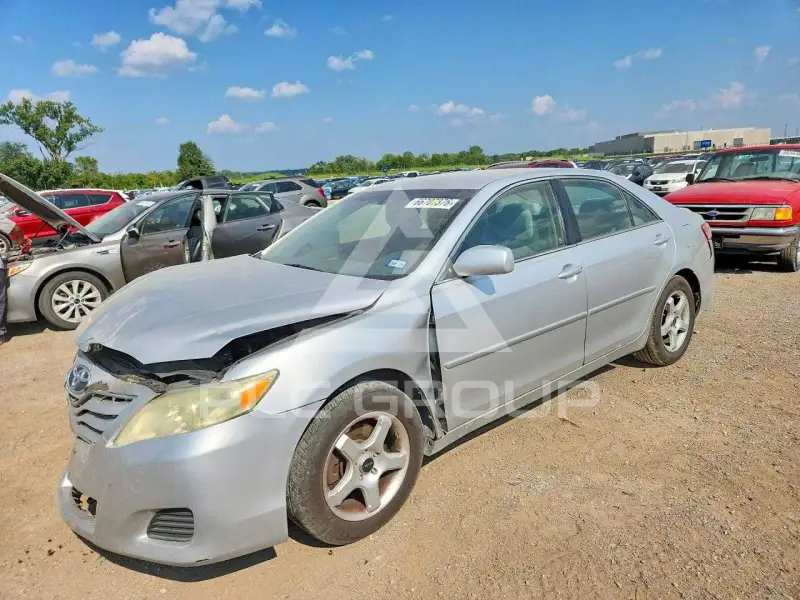 2011 Toyota CAMRY фото