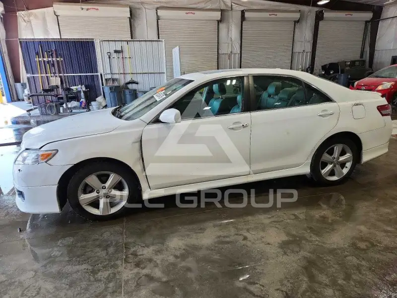2011 Toyota CAMRY фото