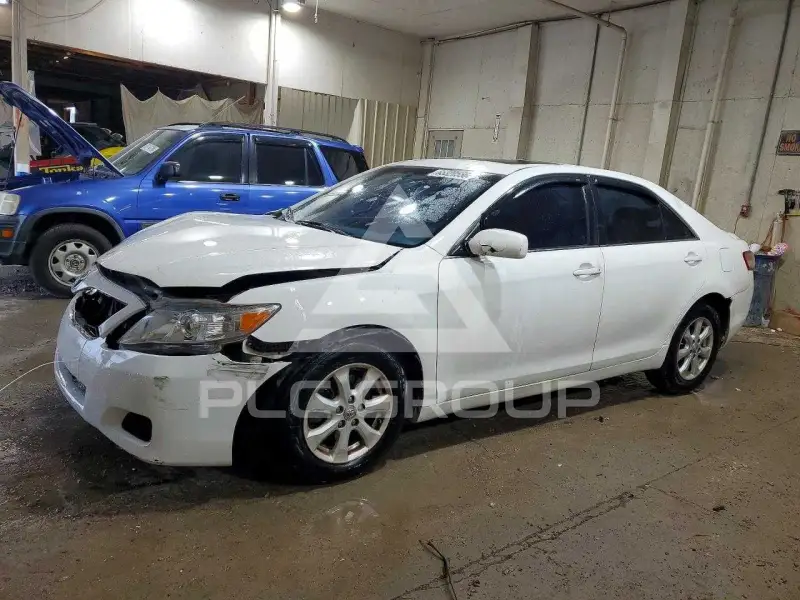 2011 Toyota CAMRY фото